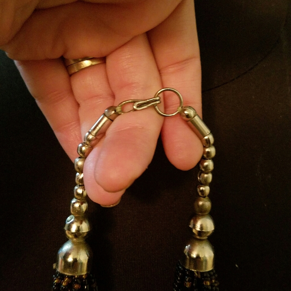 Multi stand seed bead necklace with a pendent - Picture 6 of 8